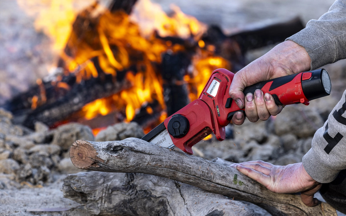 100% Cordless 12V Chainsaw