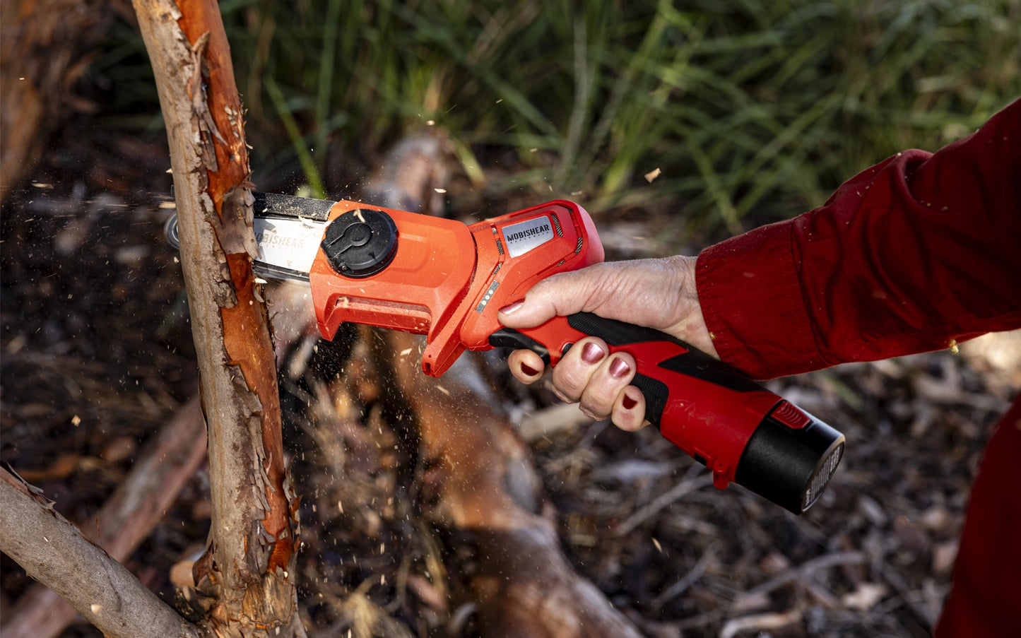 100% Cordless 12V Chainsaw